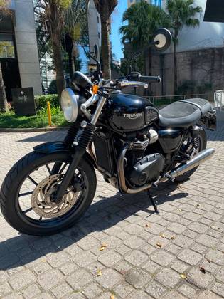 TRIUMPH STREET TWIN TRIUMPH STREET TWIN